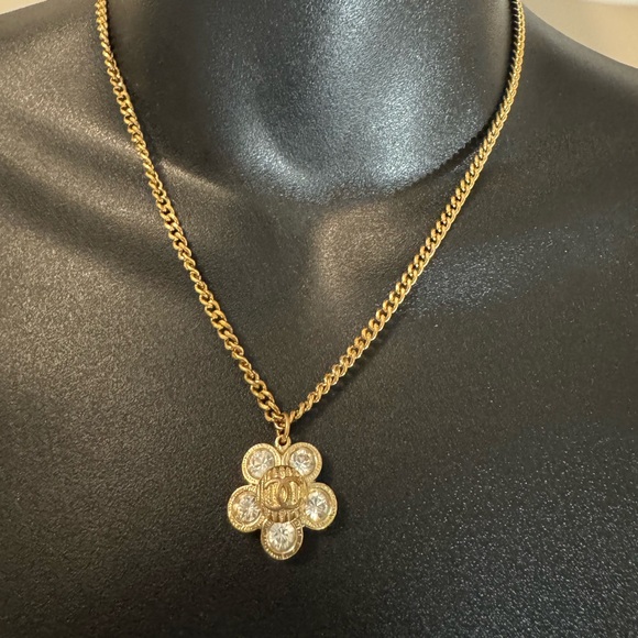 💯 Authentic Vintage Chanel Flower Necklace - Picture 1 of 7